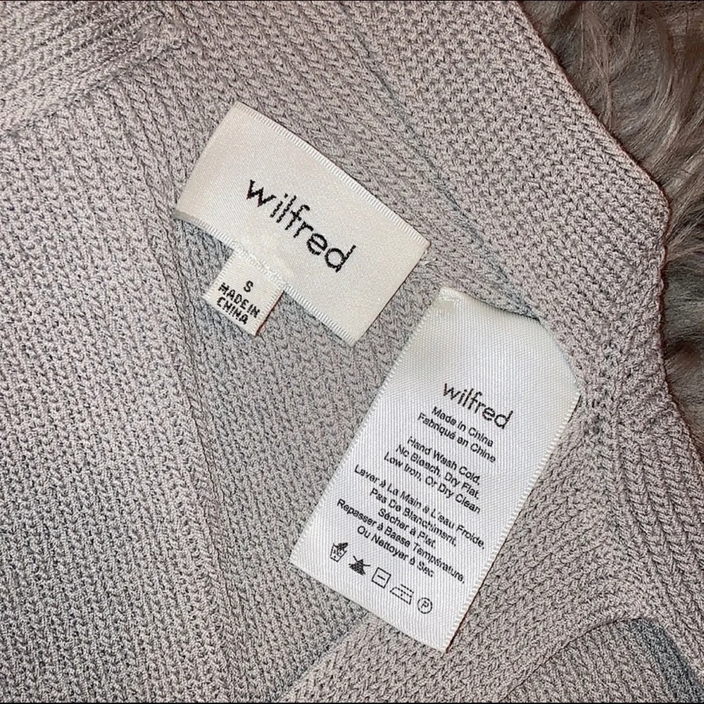 ✨SOLD✨ Aritzia - Wilfred Cayenne Knit Top - Size Small - Picture 6 of 6